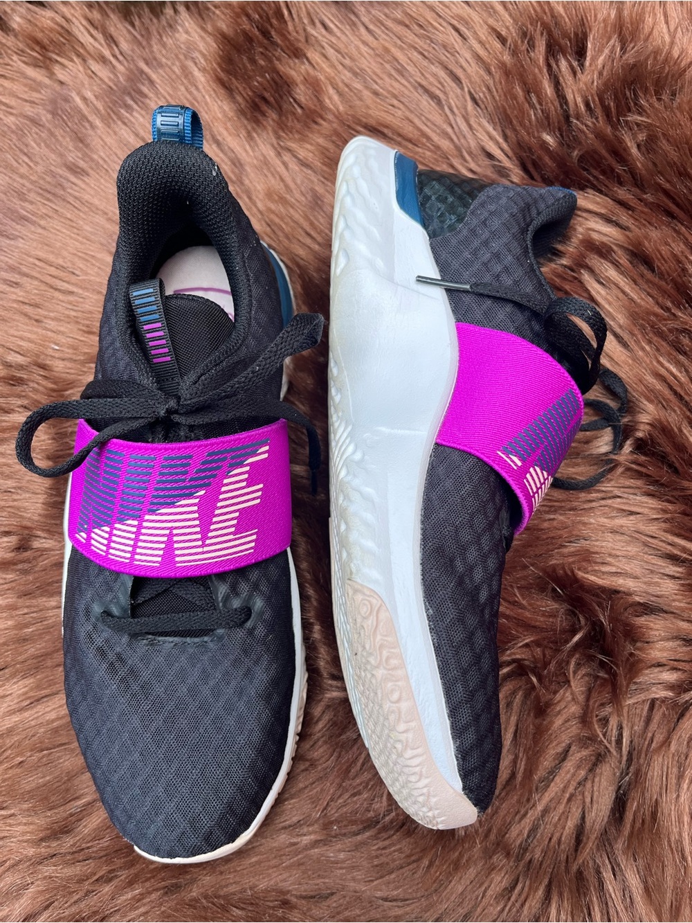Nike Renew In-Season TR 9 Training Sneakers - Picture 4 of 12